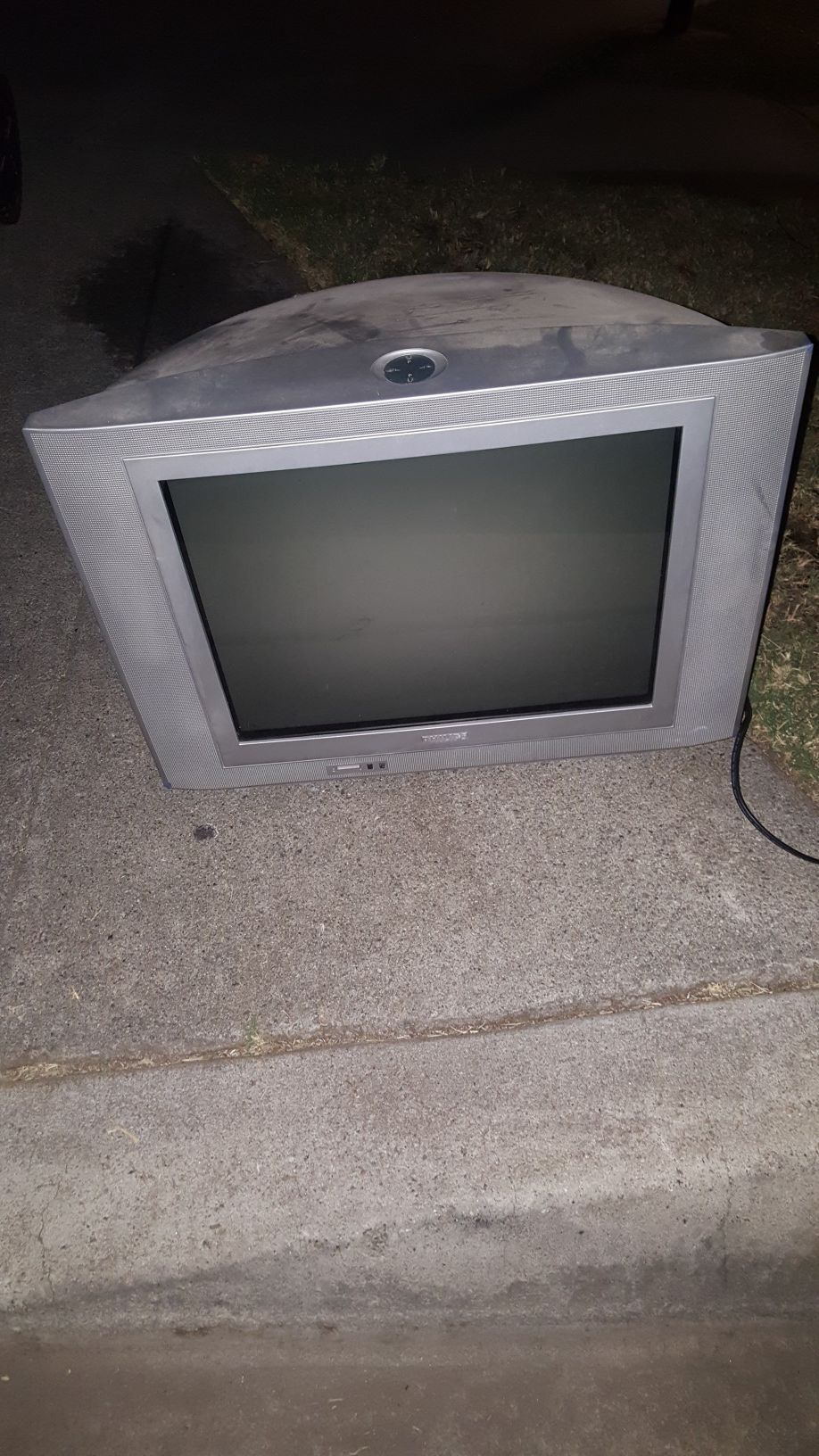 **free** curb side pick up 1st come - tv working