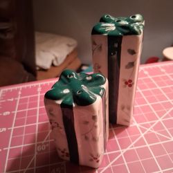 NEW! FESTIVE HOLLY BERRY SALT AND PEPPER SHAKERS 