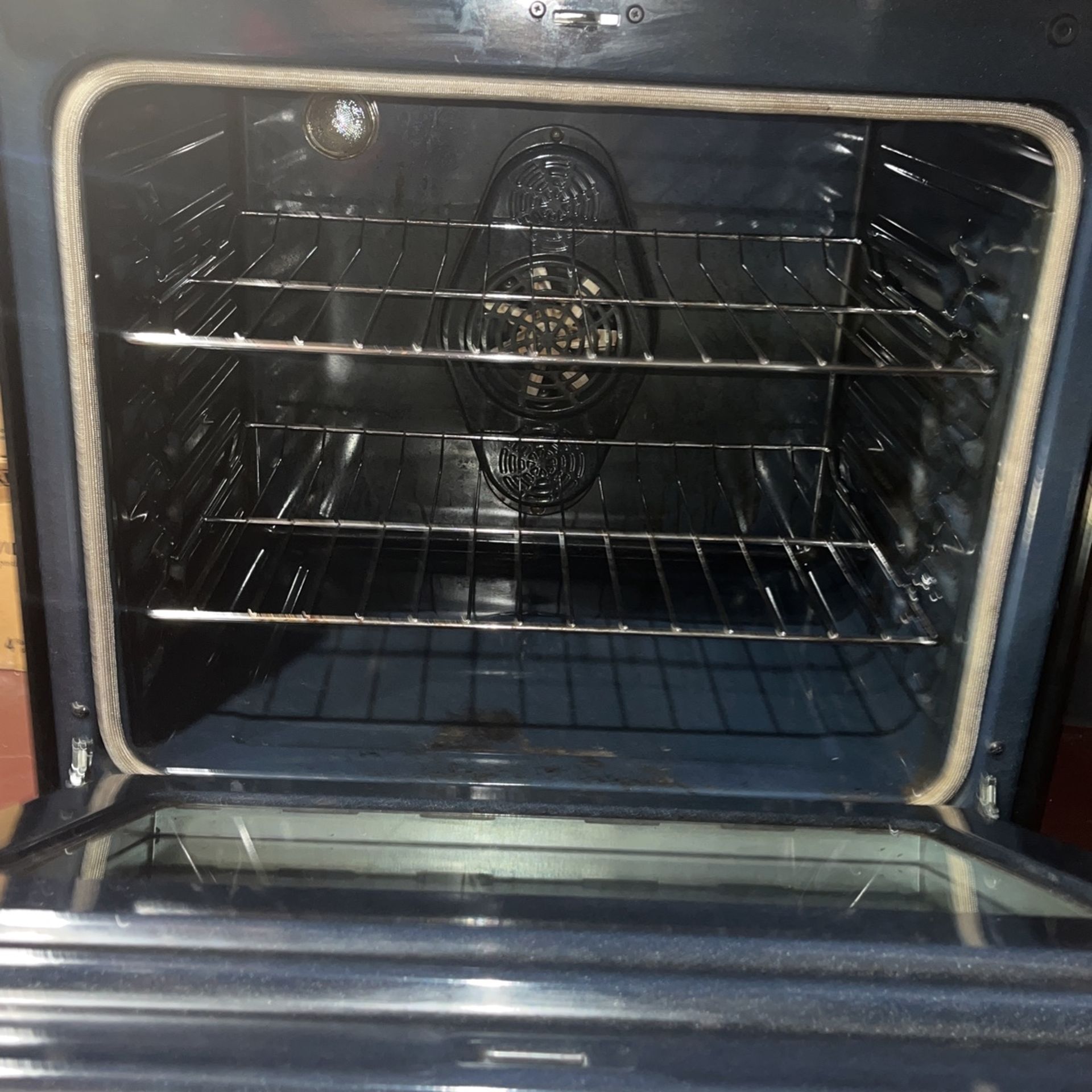 Like new only four years old selling an electric stove for 350
