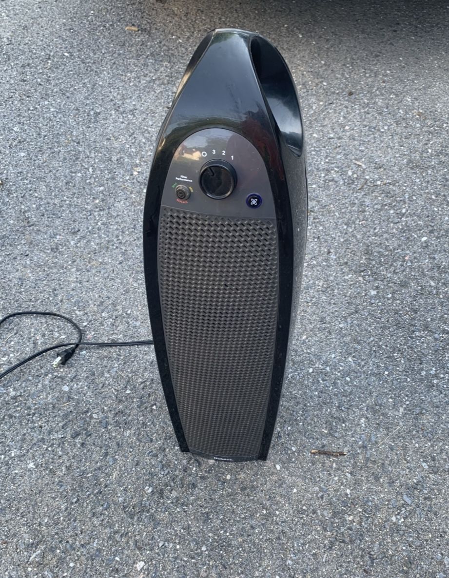 Holmes HAP9424BF Air Purifier HEPA Type Filter Ionizer Small Room 110 Sq Ft