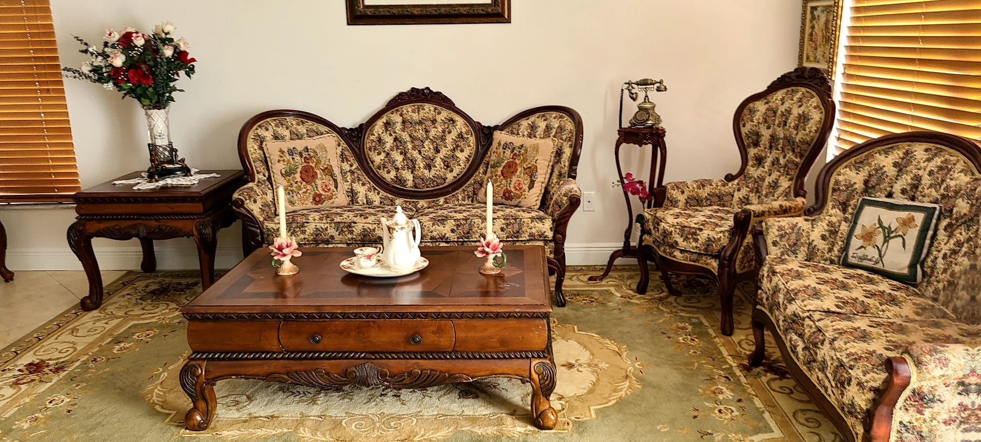 Antique Couches With Frames 