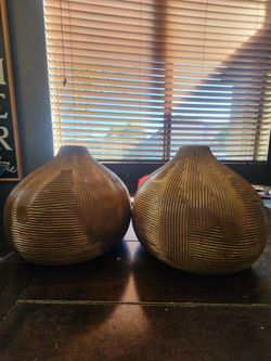 2 Gold Vases