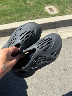 Yeezy Foam Runners size 6