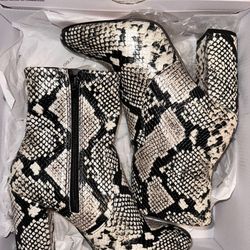 BRAND NEW ALDO SNAKE PRINT BOOTIES 