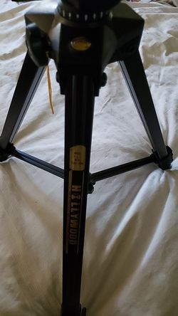 Hollywood Universal tripod like new/Yes available