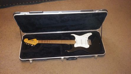 Electric guitar Lyon with SKB case