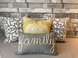 Beautiful Throw Pillows $30 For All Like New