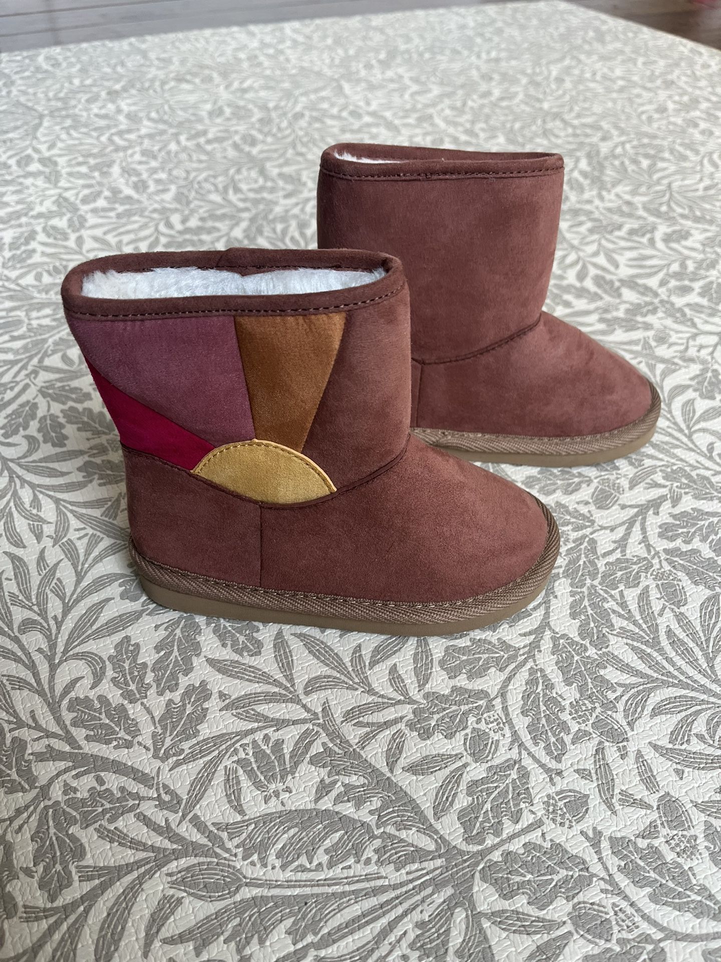 Ugg Style Boot Size 8 Little Girls