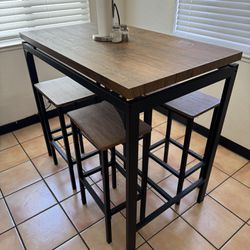 Dining Table (high chair)