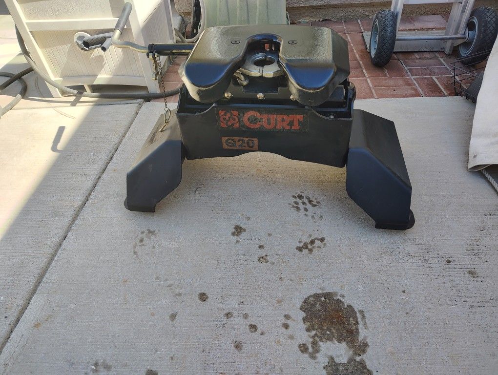 Curt Q25 Ford Puck 5th Wheel Hitch 