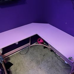 Pinnk L shaped gaming desk