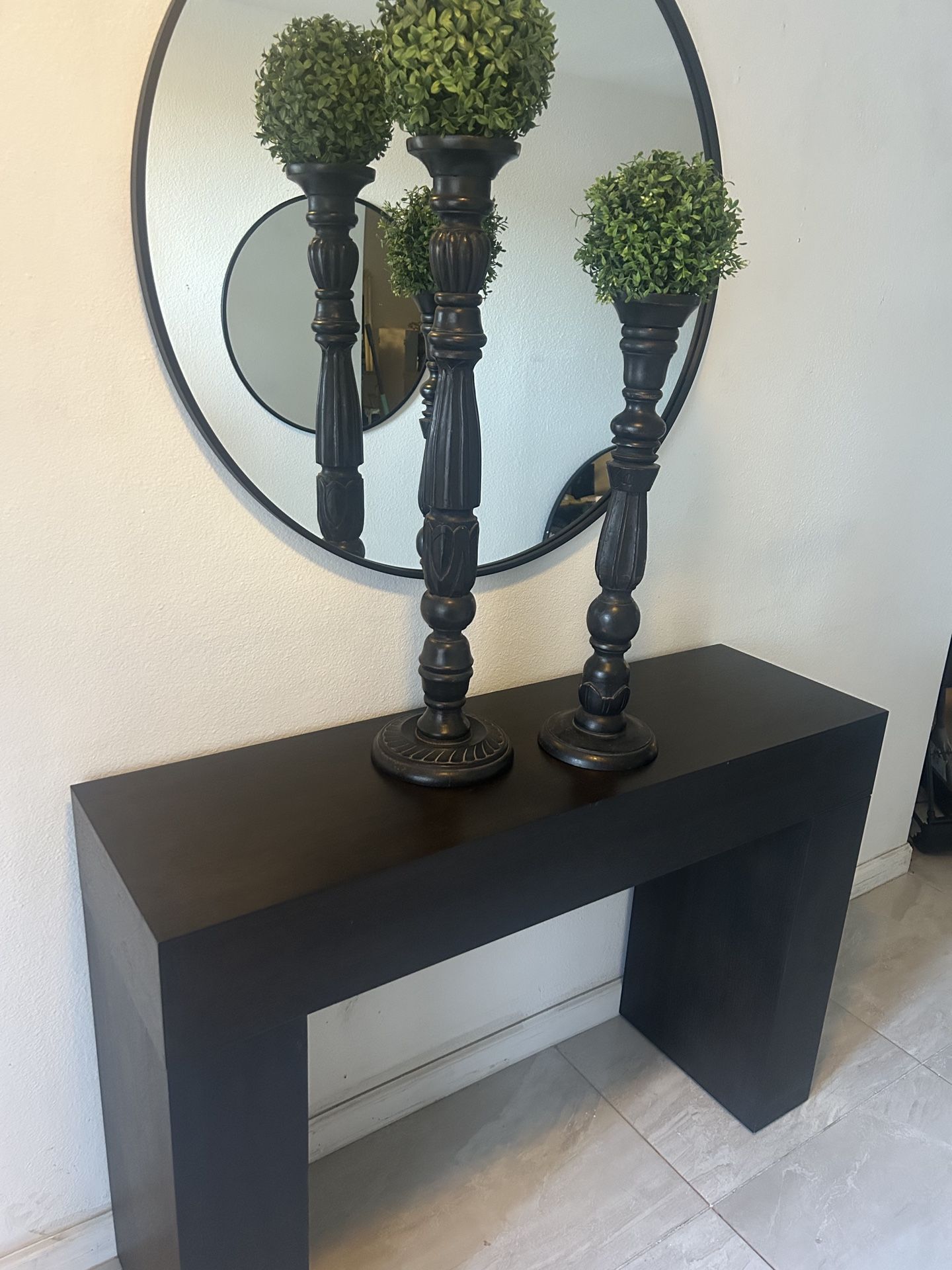 Modern Console Table & Decor