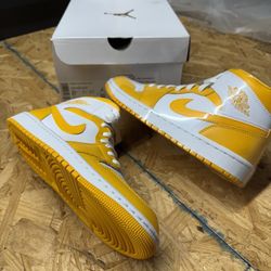 Women's Jordan 1 Mid White/University Gold-White (BQ6472 117) - 8.5w