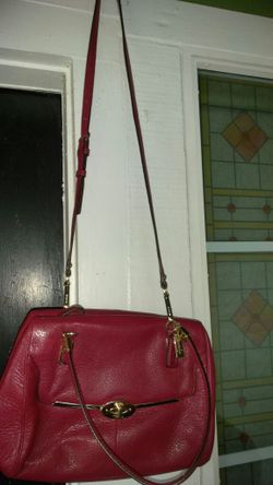 RED LEATHER COACH HANDBAG