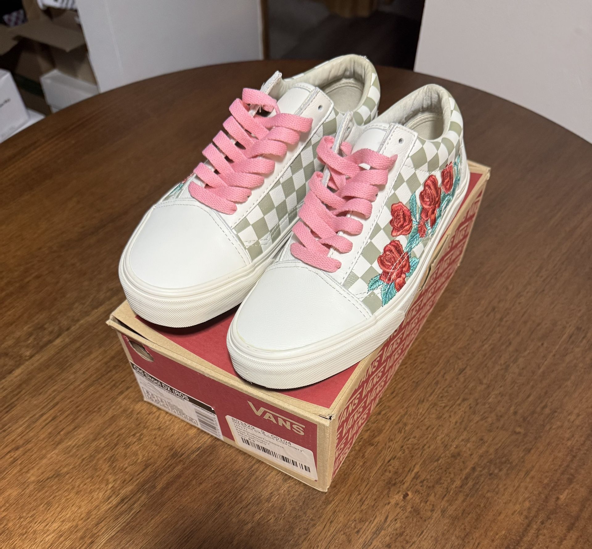 Vans Old Skool Rose Embroidery 2017 - Size 8.5 *rare* w/Box and extra laces