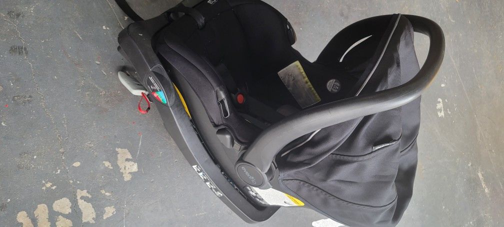 Car Seaat Evenflow And Base