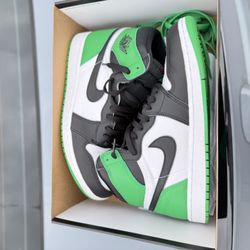 Air Jordan 1 Retro High OG 'Lucky Green' - Size 9.5