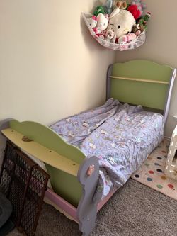 Kids bed set with Flower Knobs