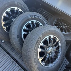 Set Of 4 Michelin Tires With Wheels 