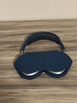 Apple AirPod Pro Max Gen 1 Light Skin Blue