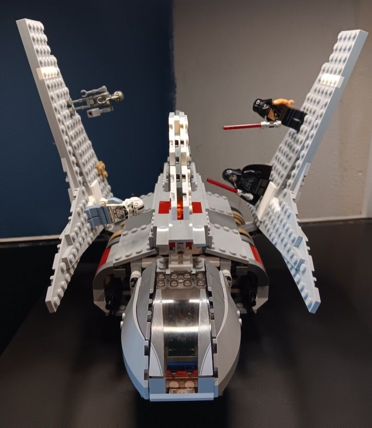 STAR WARS: EMPEROR PALPATINES SHUTTLE