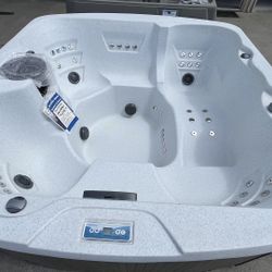 Aquaterra Navarro Spa Hot Tub 220v 2 Pumps Lots Of Power 