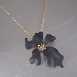 Flower Pendant Necklace 