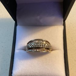 10kt gold ring with diamonds