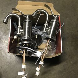 Bathroom/Restroom Faucets