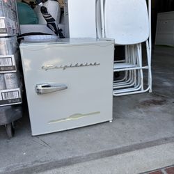 Frigidaire Mini Fridge 