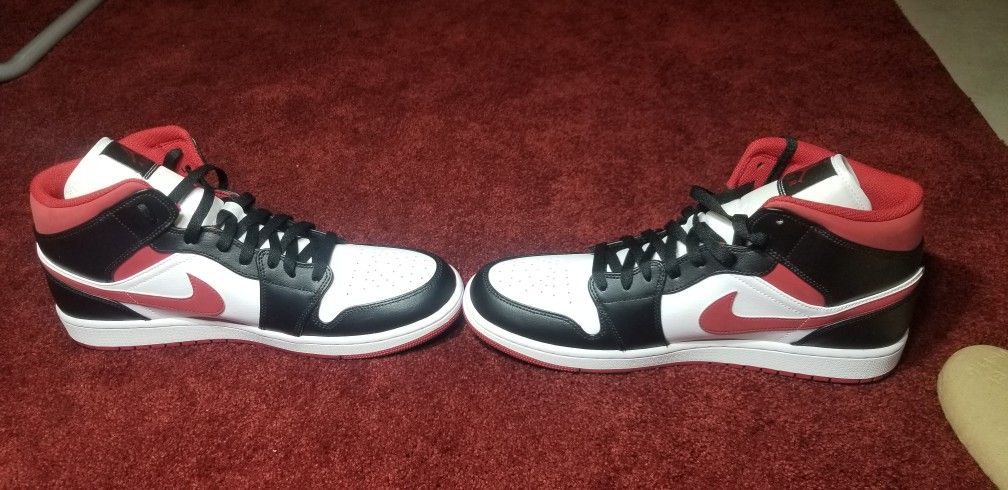 Nike AIR JORDAN 1 MID GYM