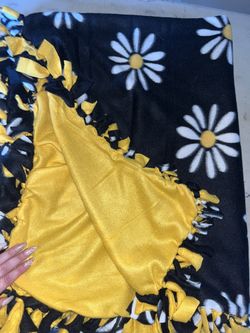Daises handmade tie blanket 48” x 60” black and yellow 