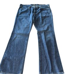 Diva Women’s Bootcut Denim Jeans Size 12 Short Med Wash cotton/poly/spandex    Has some signs of wear in inner thigh area ( see pic) still has lots of