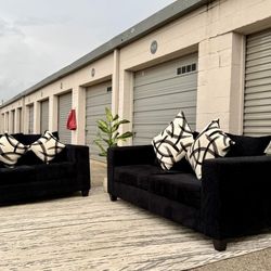 🛋️ Modern Sofa & Loveseat Set – Like New – Free Delivery