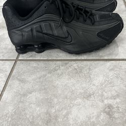 Boys tennis shoes Nike shox