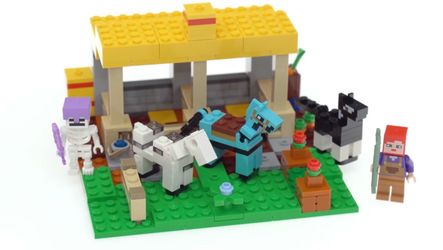LEGO Minecraft The Horse Stable Set