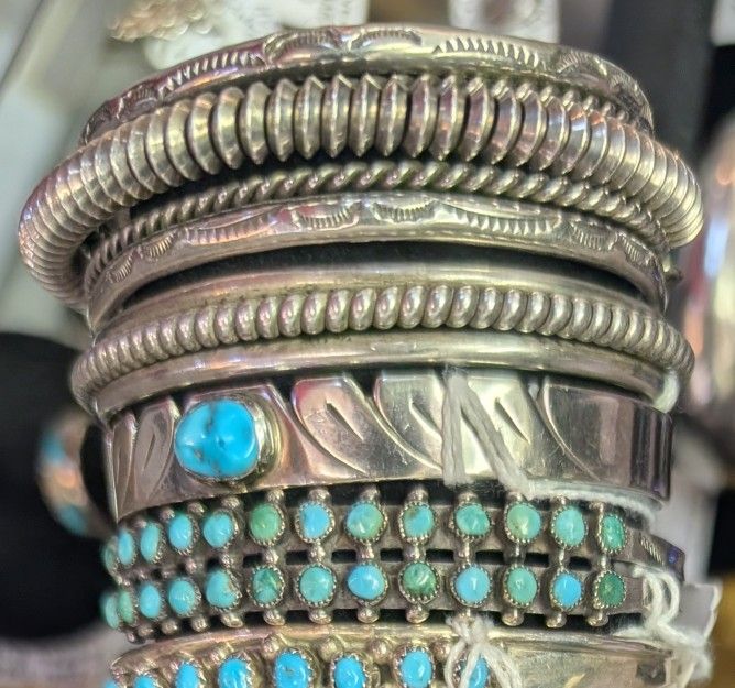 Vtg Navajo Heavy Sterling Silver Stamped Rope Twist Center Cuff w/Retention Chain