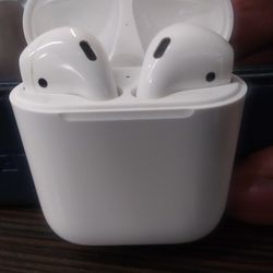 Apple Airpods (Generation 1)