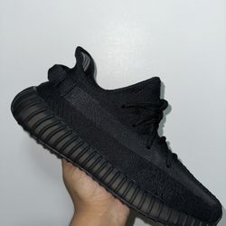 Yeezy 350 V2 Onyx Size 10 
