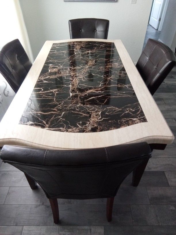 Dinning Room Table And 4 Chairs