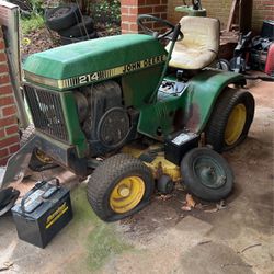 John Deere 214 Lawn Tractor 