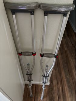 New Foldable Aluminum Underarm Crutches Adjustable for 4’6” to 6’6” person
