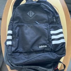 Used Adidas Backpack – Comfortable & Stylish 
