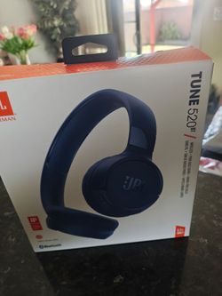 NEW JBL HEADPHONES TUNE 520BT BLUE