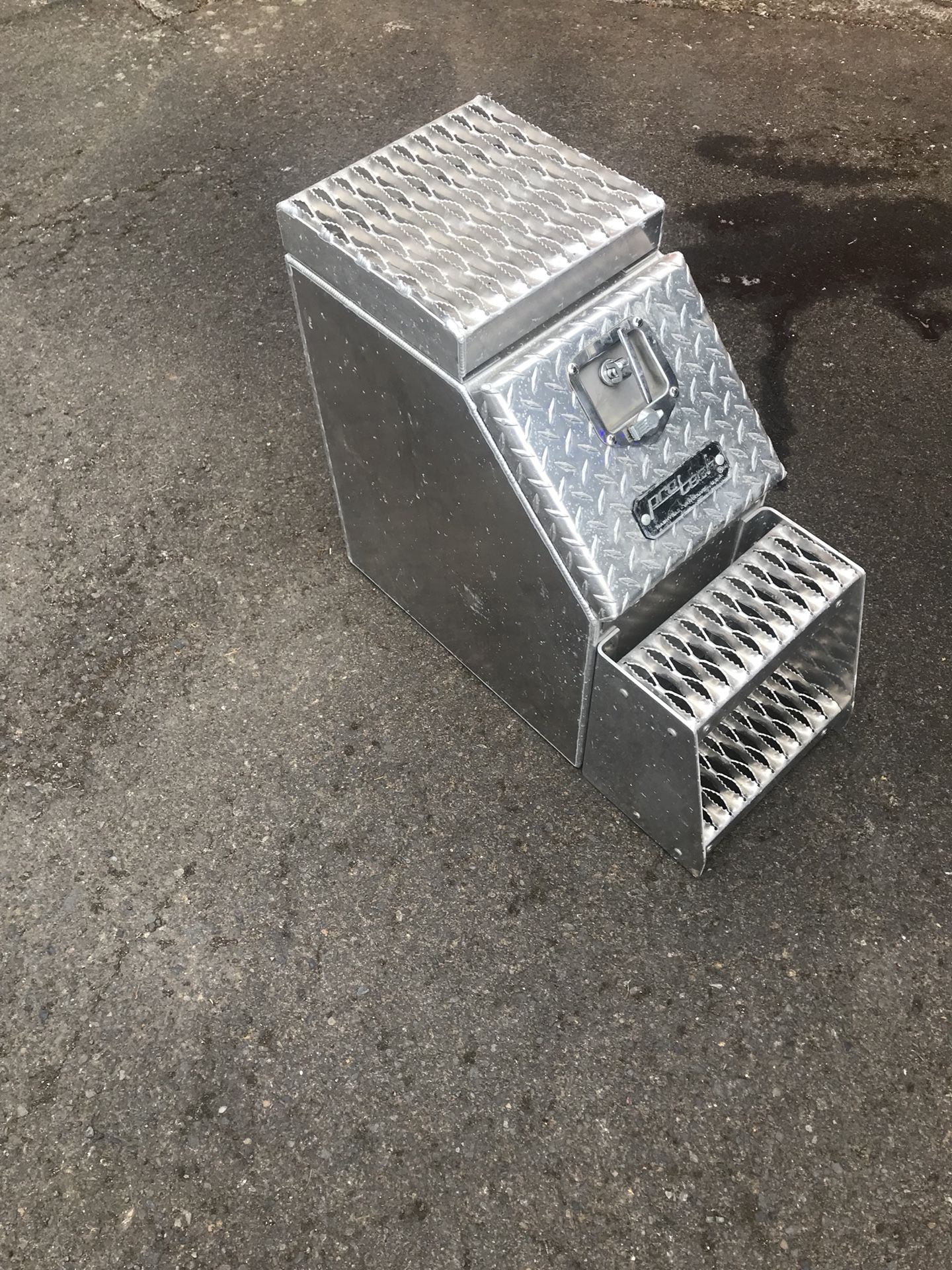 thumbnail image 2 of Aluminum Diamond Plate Battery Box 30 X 30 X 15 1/2 Inch W/ Step By CSM For Peterbilt 359, 378, 379 & 386 2 of 12
