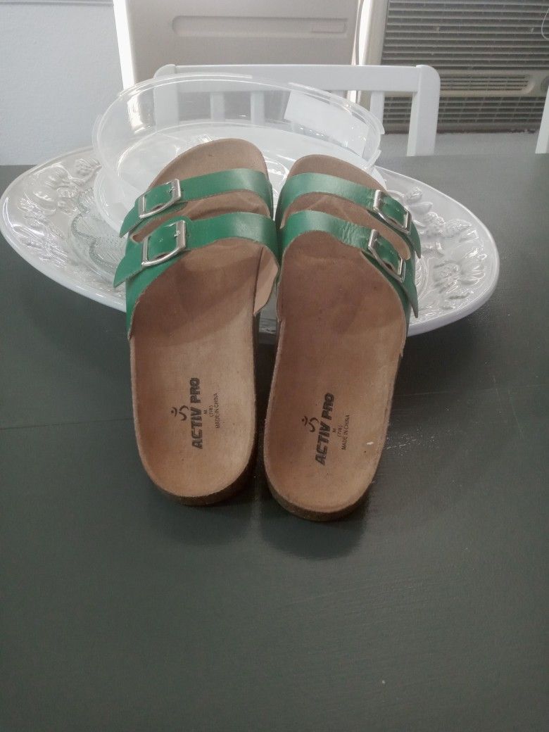 Designer Women's Slides ( Size 7.5, 38 EU) (Sandals, Slippers, Shoes) for  Sale in San Jose, CA - OfferUp