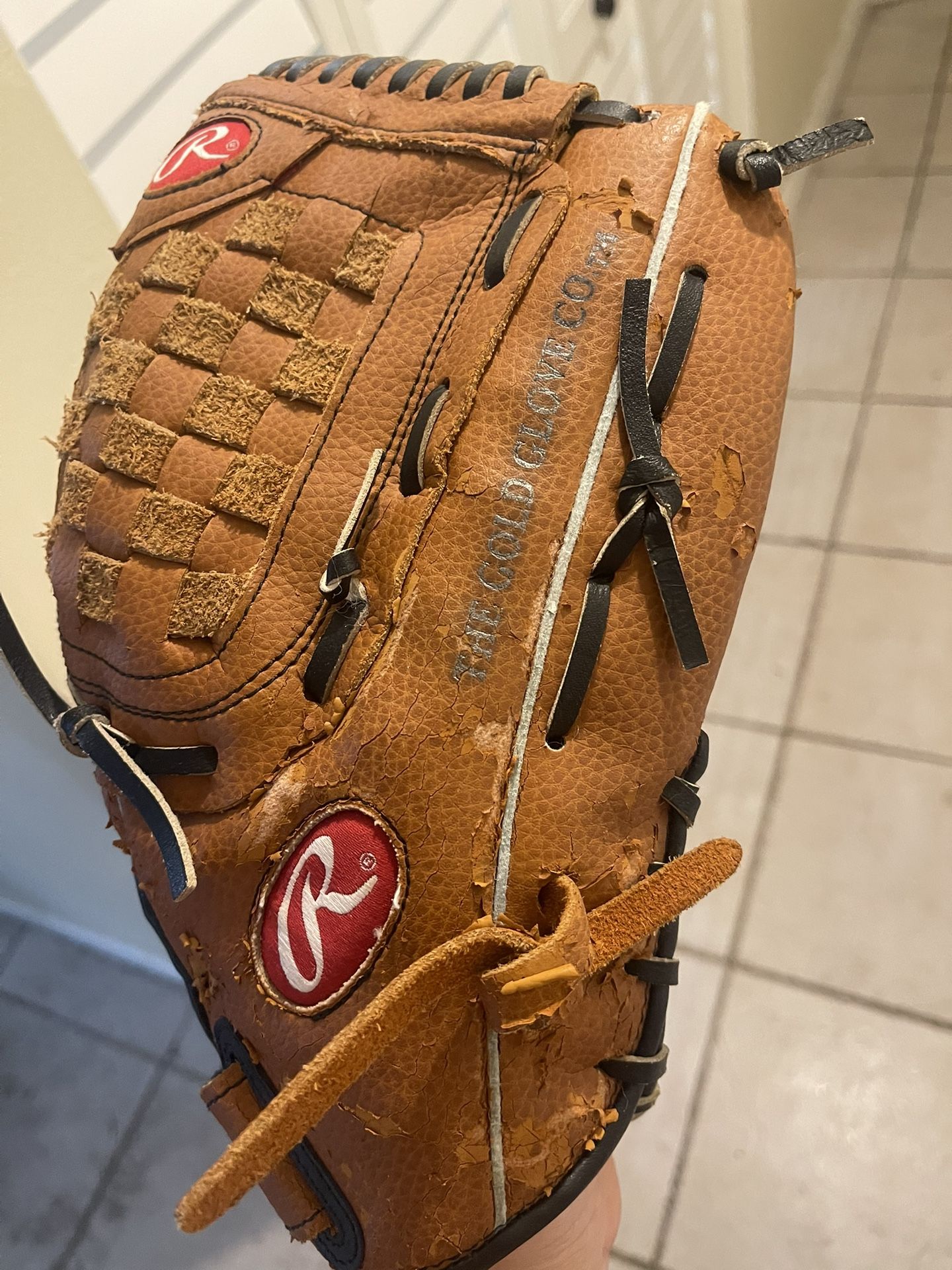 Rawlings Baseball Glove