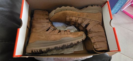 Brand new Nike coyote boots