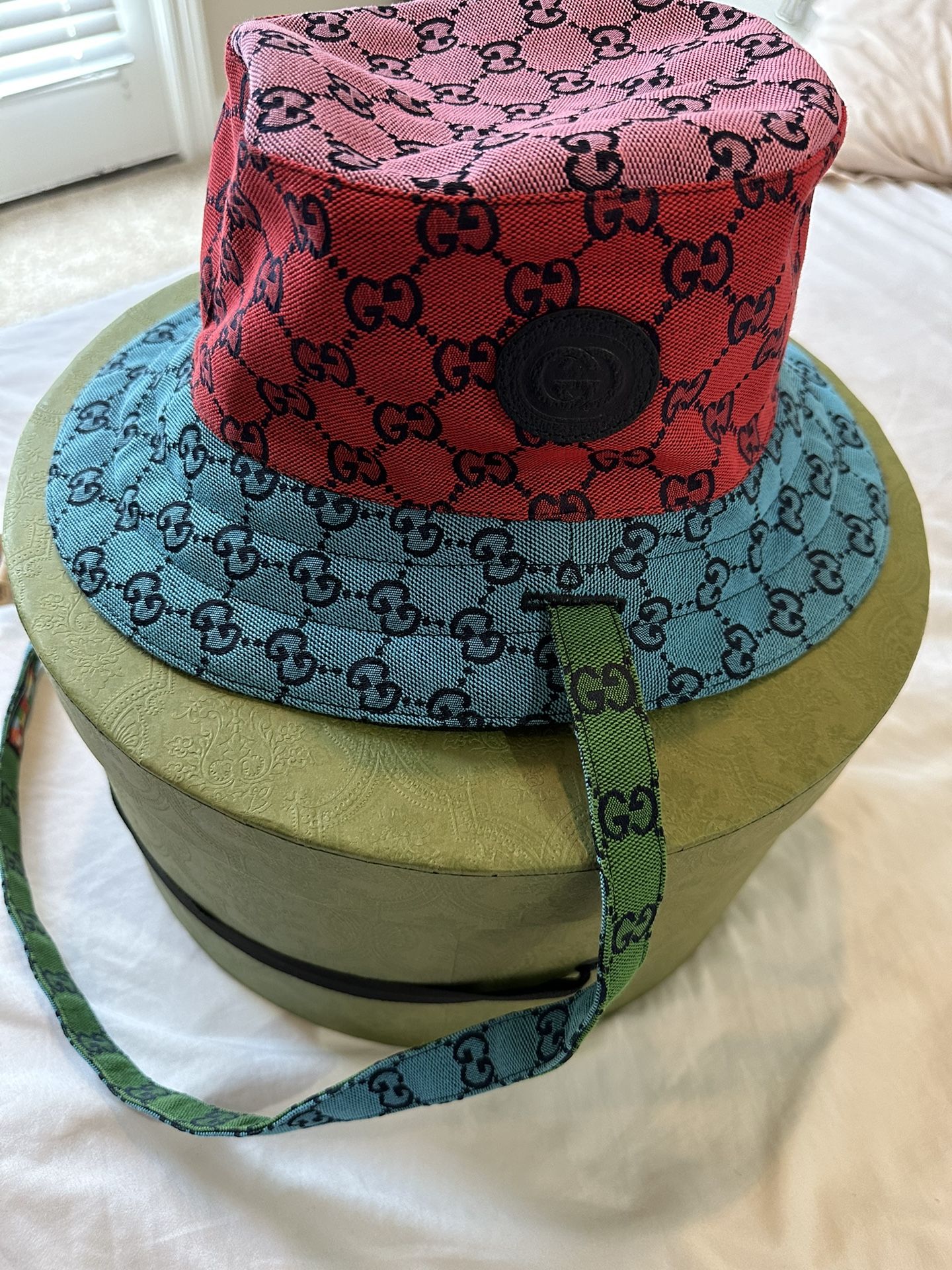 Reversible Gucci Multicolor Bucket hat for Sale in Houston  display picture 1