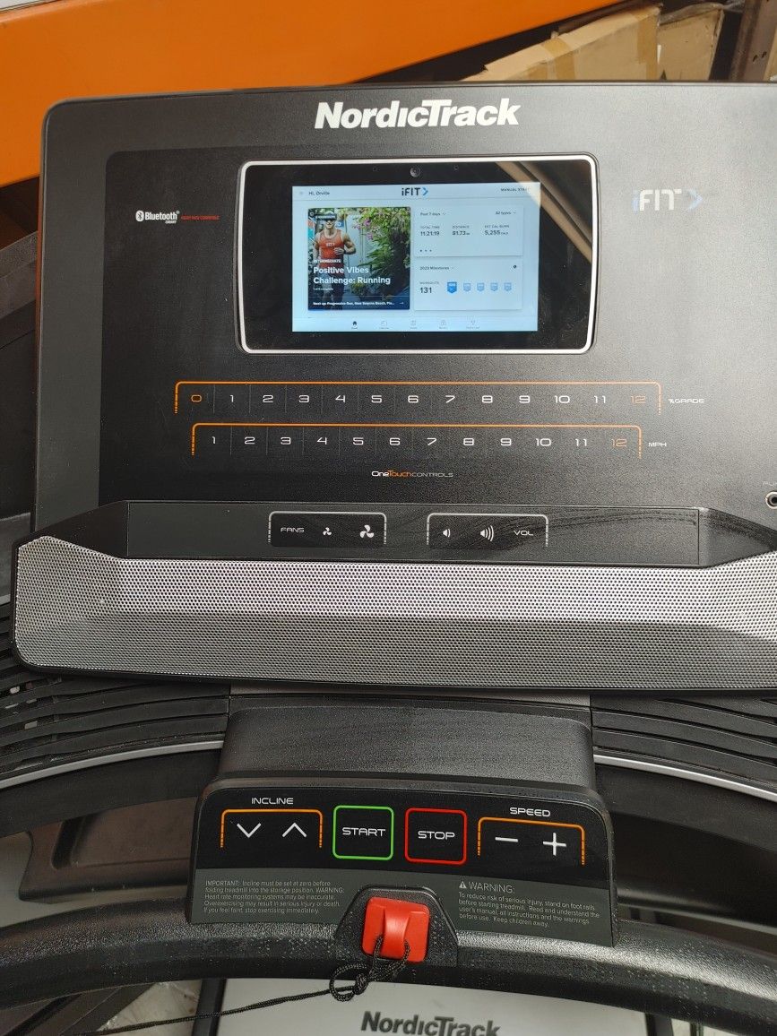 Nordictrack Elite 900 Treadmill for Sale in Phoenix, AZ OfferUp